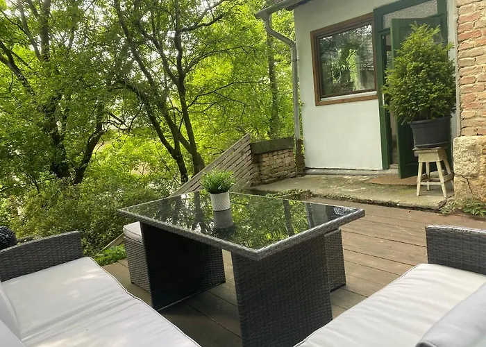 Rustic & Garden Retreat On Buda Hilltop Prázdninový dům