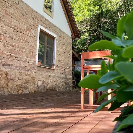 Rustic & Garden Retreat On Buda Hilltop Дом отдыха