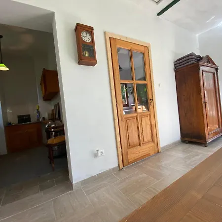בית נופש Rustic & Garden Retreat On Buda Hilltop בודפשט