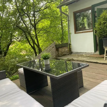 Rustic & Garden Retreat On Buda Hilltop Feriehus