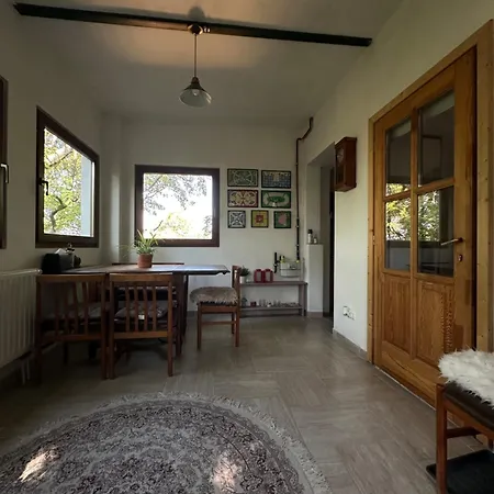 Rustic & Garden Retreat On Buda Hilltop Feriehus *