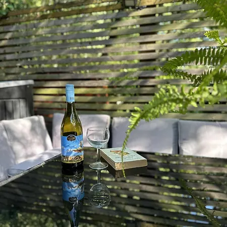 Rustic & Garden Retreat On Buda Hilltop *